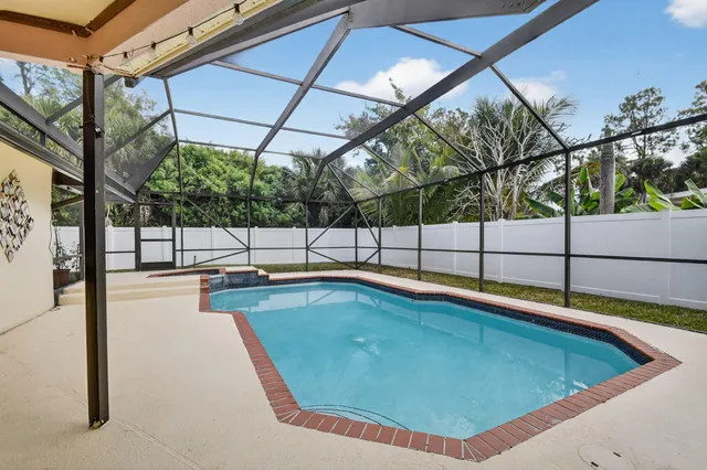 $3,950 | 3747 Woods Walk Boulevard, Lake Worth, FL 33467