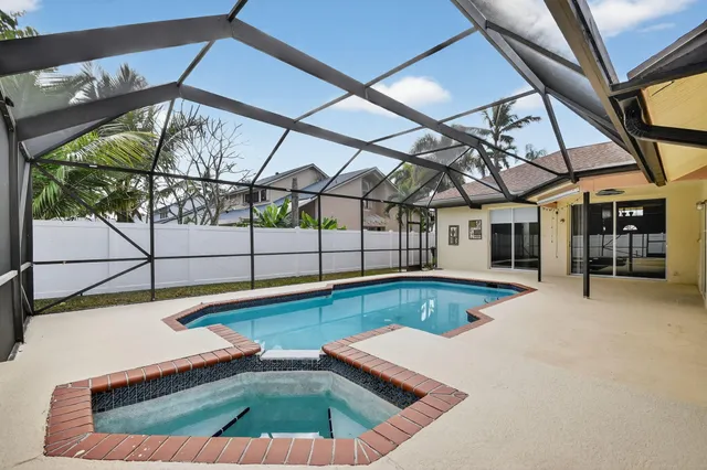 $3,950 | 3747 Woods Walk Boulevard, Lake Worth, FL 33467