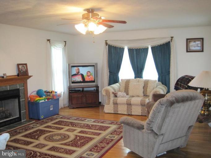 890 Siler Road Winchester, VA 22603 - Photo 6 of 10 Family Room