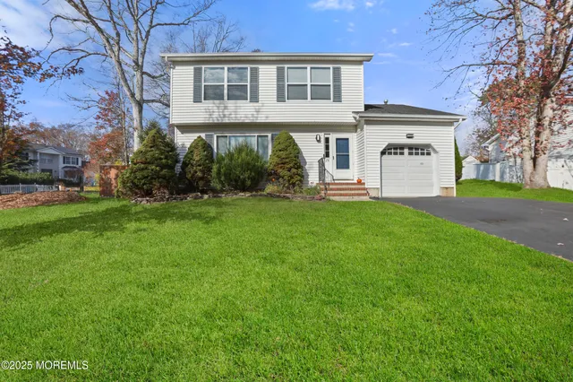 $679,900 | 28 Bronia Street, Howell, NJ 07731