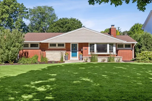 $650,000 | 1018 James Court, Wheaton, IL 60189