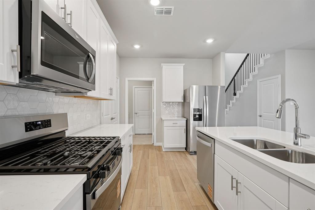 1704 Arches Road Anna, TX 75409 - Photo 6 of 35 Photo is not of the actual home, but is an inspirational photo of builder’s model home and may depict options, furnishings, and/or decorator features that are not included.