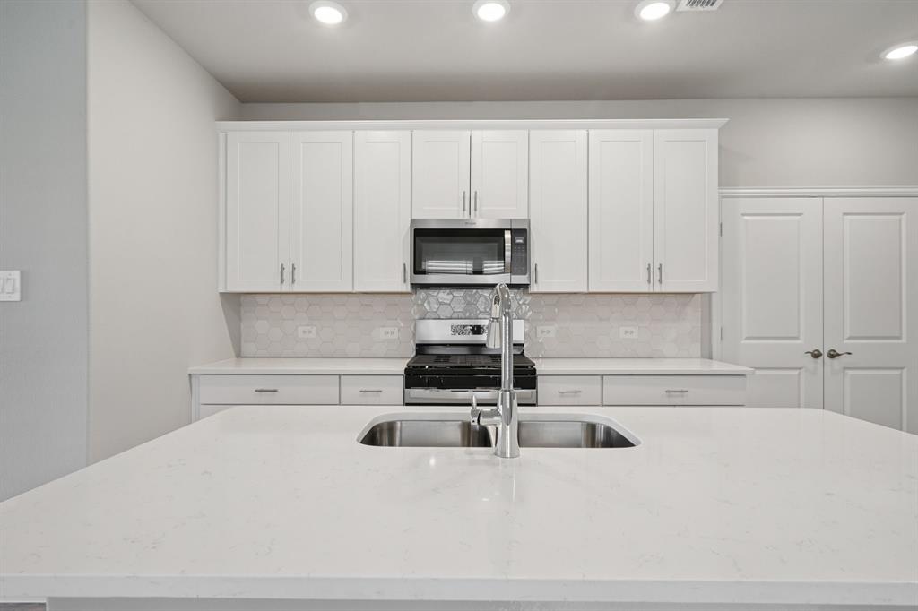 1704 Arches Road Anna, TX 75409 - Photo 8 of 35 Photo is not of the actual home, but is an inspirational photo of builder’s model home and may depict options, furnishings, and/or decorator features that are not included.