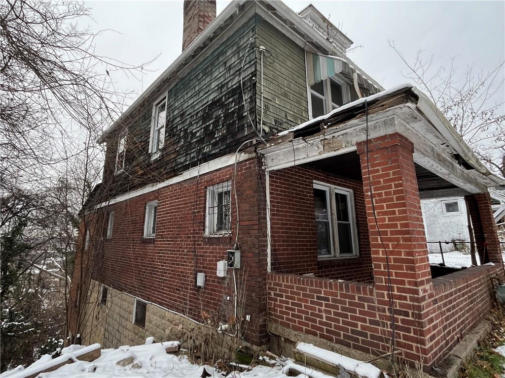 611 Singer Place Pittsburgh, PA 15221 - Photo 2 of 7 a front view of a house