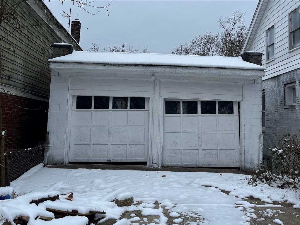 611 Singer Place Pittsburgh, PA 15221 - Photo 3 of 7 a backyard of a house