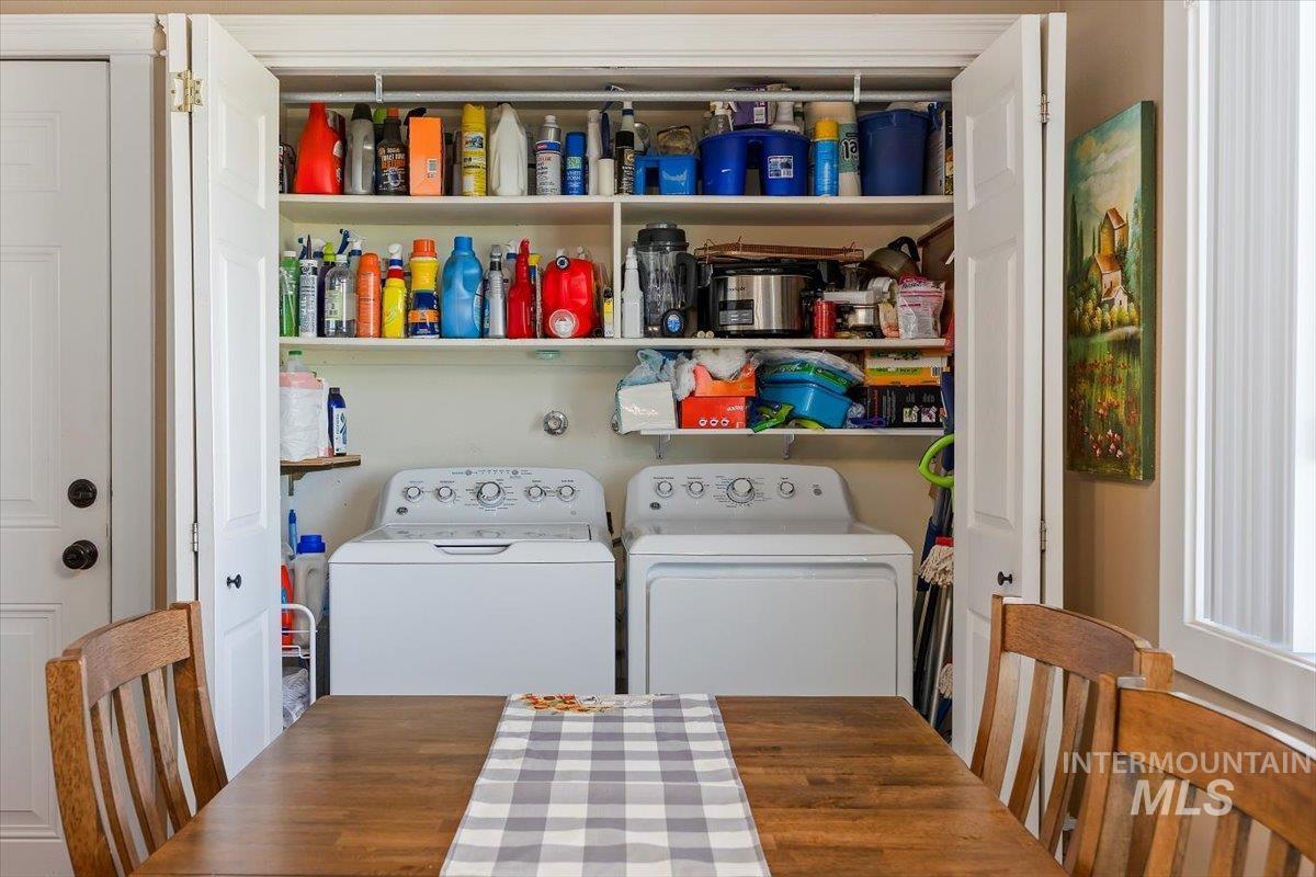 411 Mountain View Lane Burley, ID 83318 - Photo 29 of 38 Laundry room with washing machine and clothes dryer