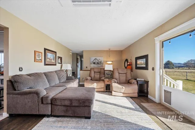 $560,000 | 411 Mountain View Lane, Burley, ID 83318