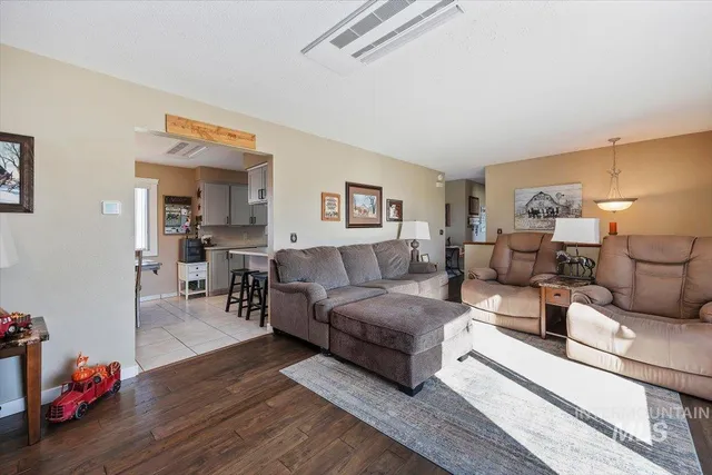 $560,000 | 411 Mountain View Lane, Burley, ID 83318