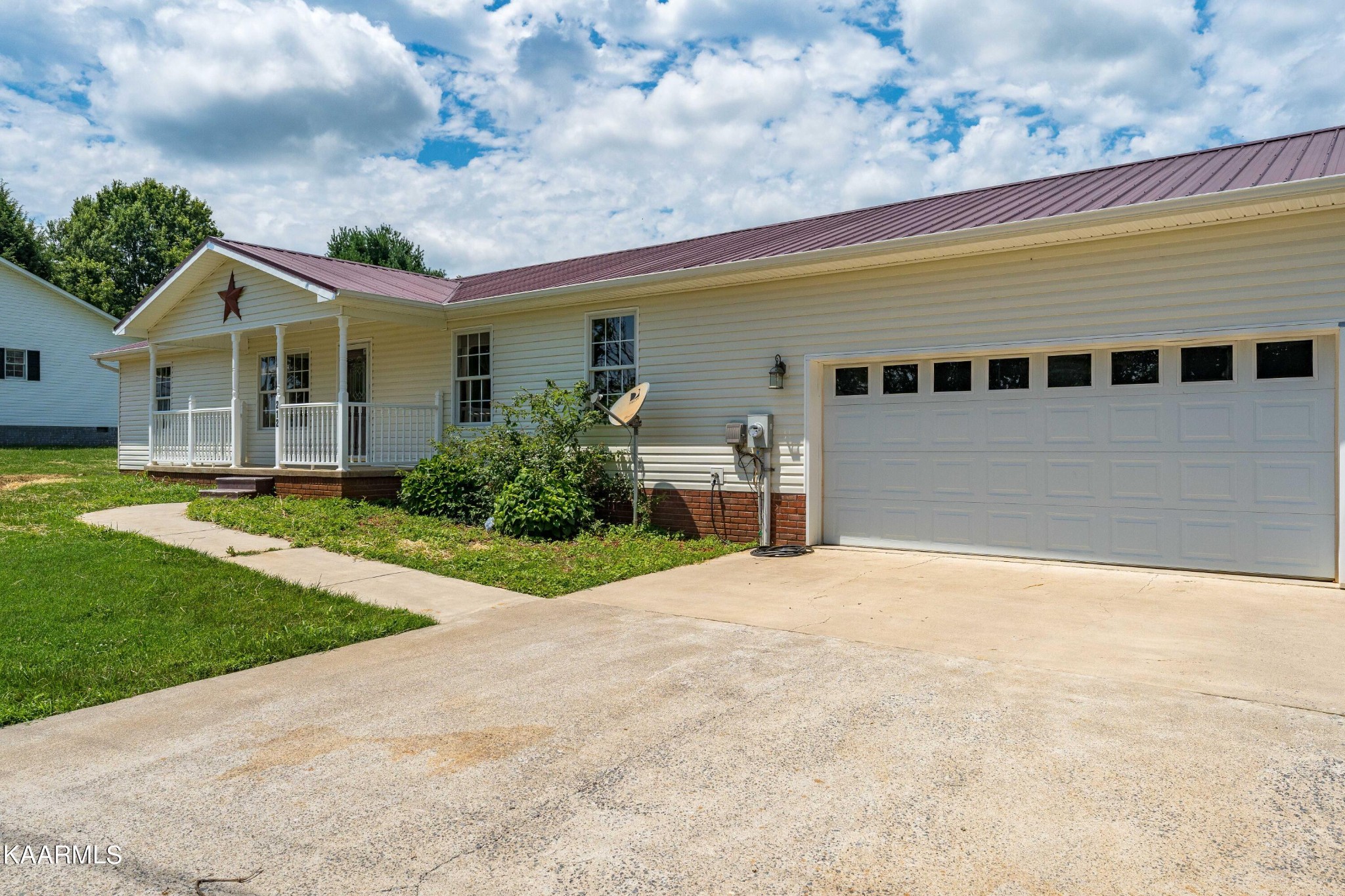 212 George Bowers Road Elizabethton, TN 37643 - Photo 2 of 49 a front view of a house with garden