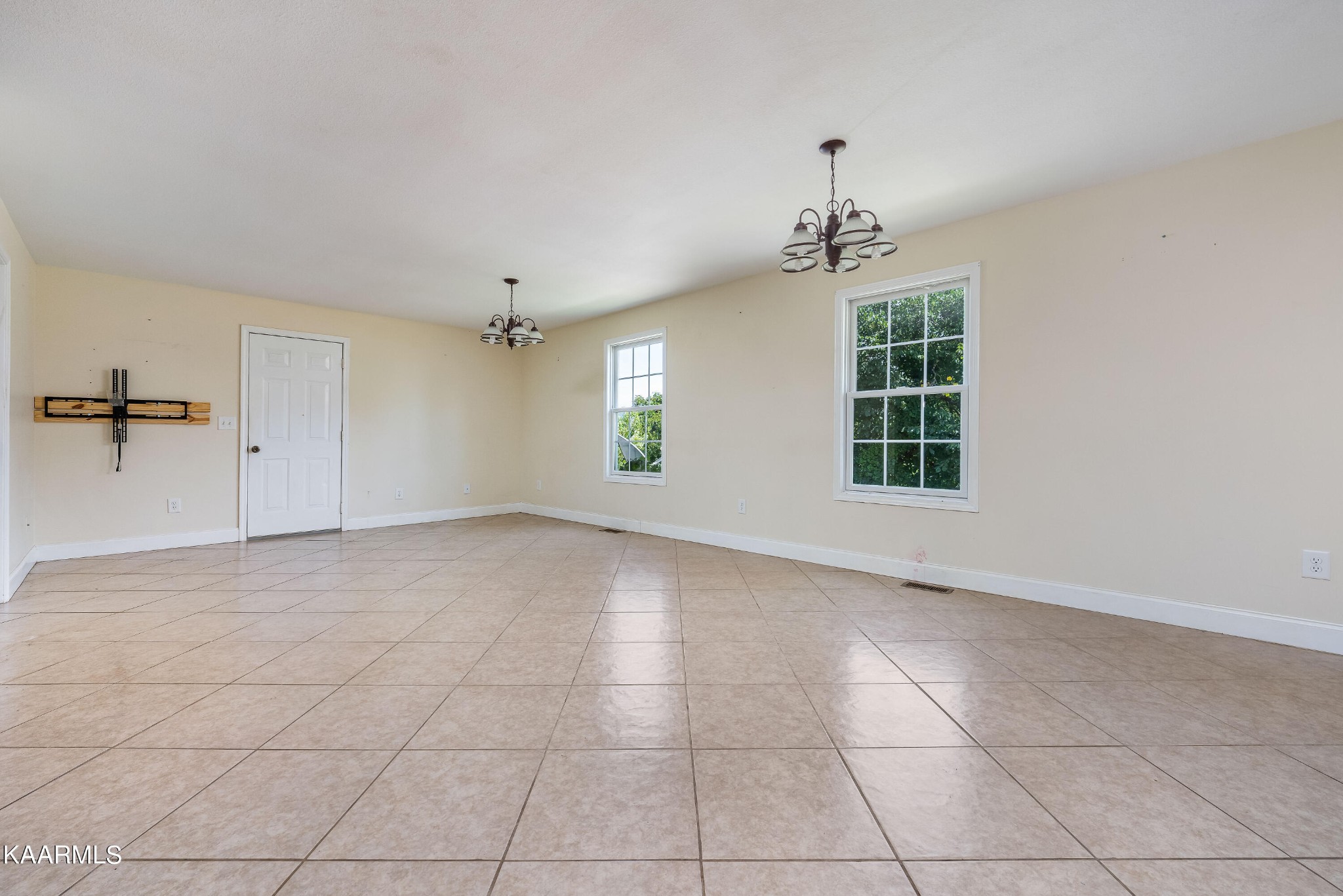 212 George Bowers Road Elizabethton, TN 37643 - Photo 28 of 49 a view of an empty room with a window