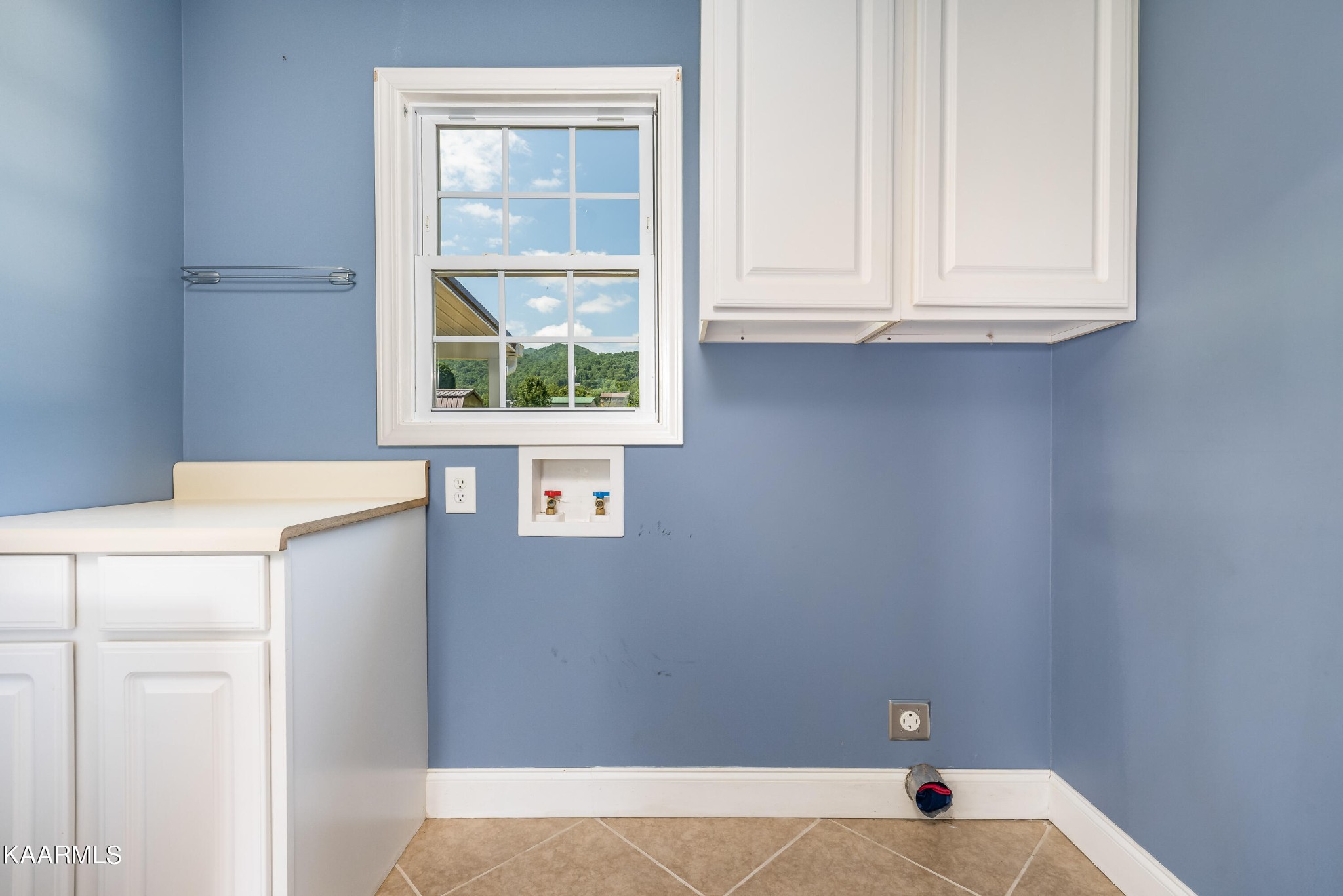 212 George Bowers Road Elizabethton, TN 37643 - Photo 37 of 49 a view of an empty room with a window