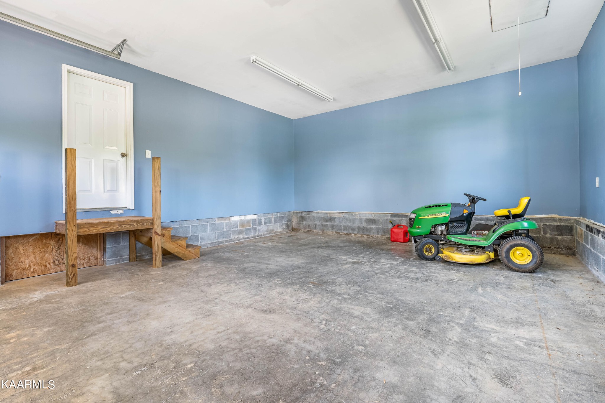 212 George Bowers Road Elizabethton, TN 37643 - Photo 49 of 49 a view of a room with toys
