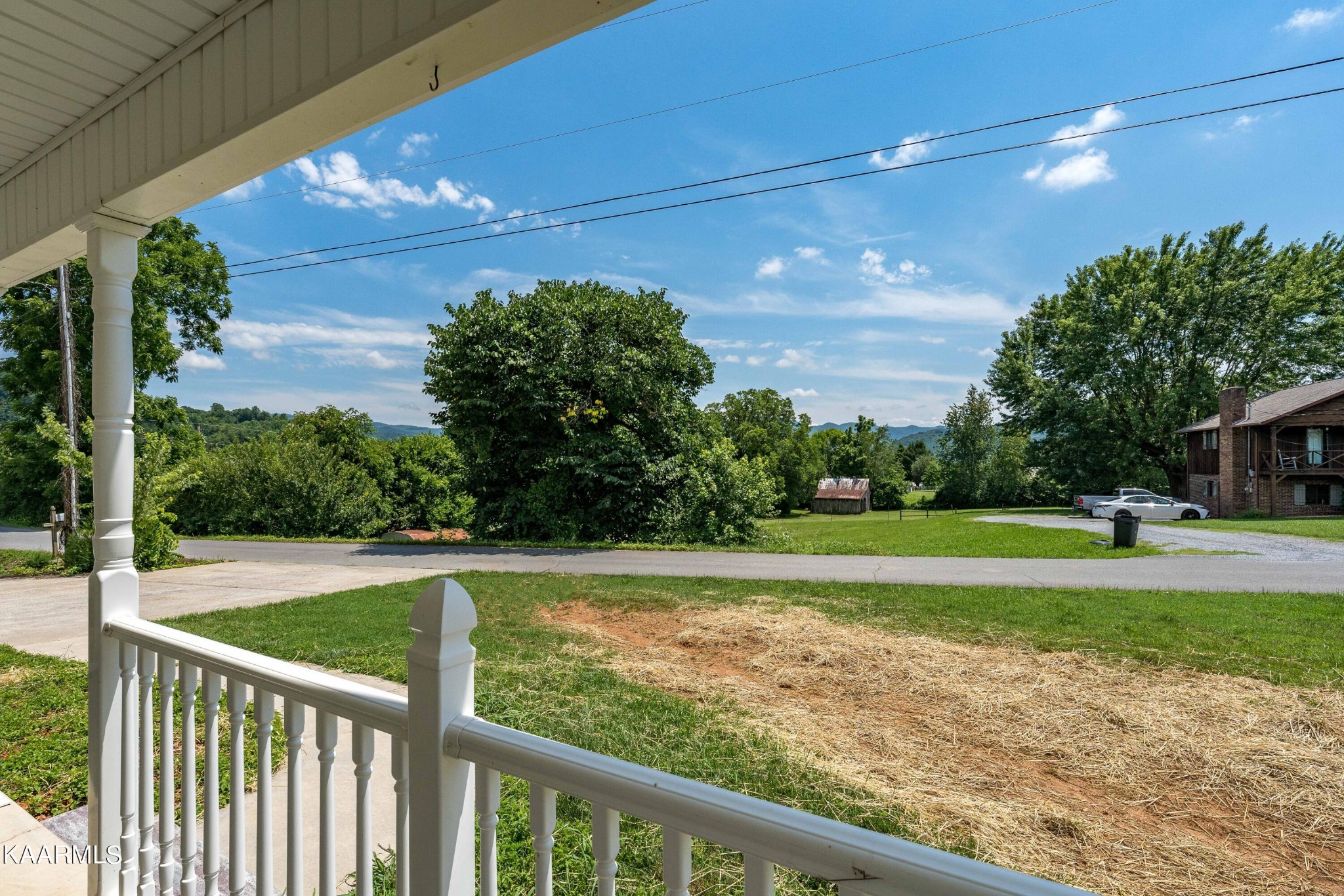 212 George Bowers Road Elizabethton, TN 37643 - Photo 9 of 49 a view of a pathway with a yard