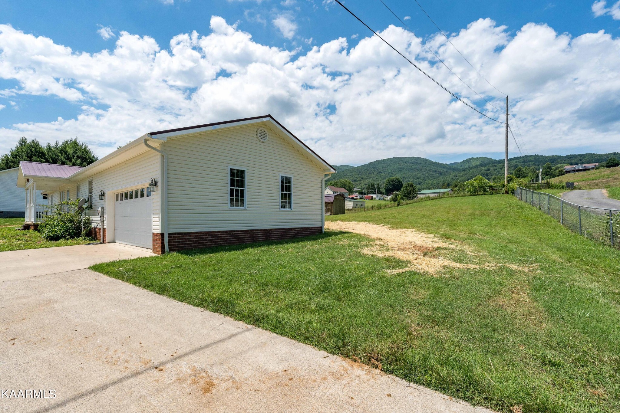 212 George Bowers Road Elizabethton, TN 37643 - Photo 10 of 49 a view of backyard with garden and entertaining space