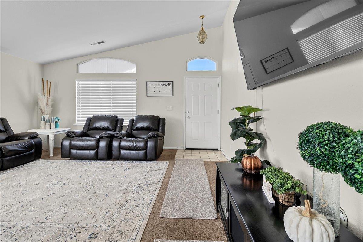 715 Skinner Street Soledad, CA 93960 - Photo 5 of 35 a living room with furniture
