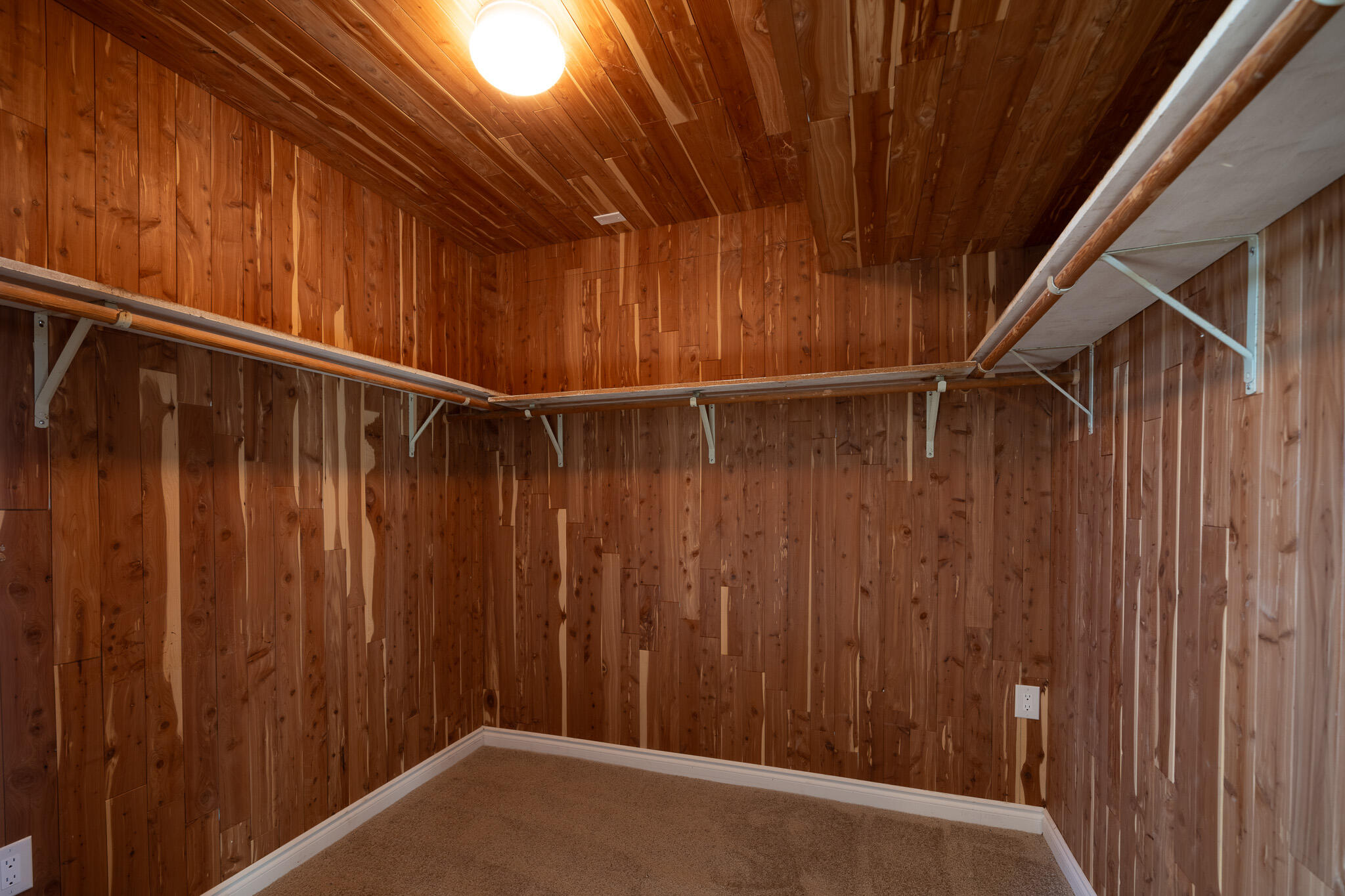 8443 Gaskell Road Rosamond, CA 93560 - Photo 34 of 45 a view of walk in closet