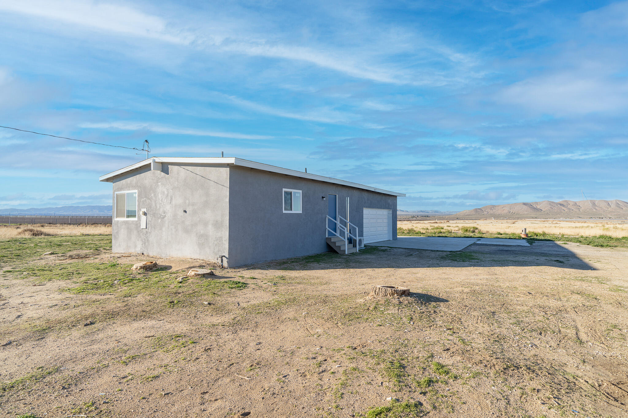 8443 Gaskell Road Rosamond, CA 93560 - Photo 8 of 45 a view of a yard