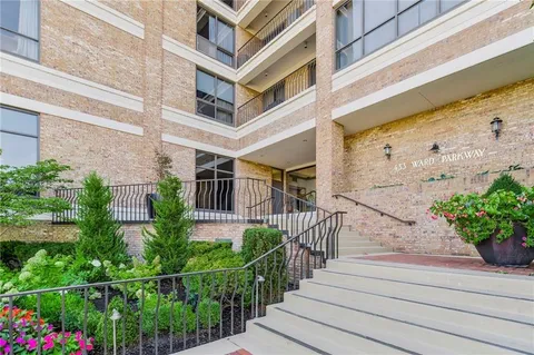 $825,000 | 433 Ward Parkway, Unit 3S, Kansas City, MO 64112