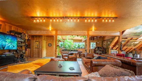 $2,500,000 | 1106 254th Avenue Northeast, Sammamish, WA 98074