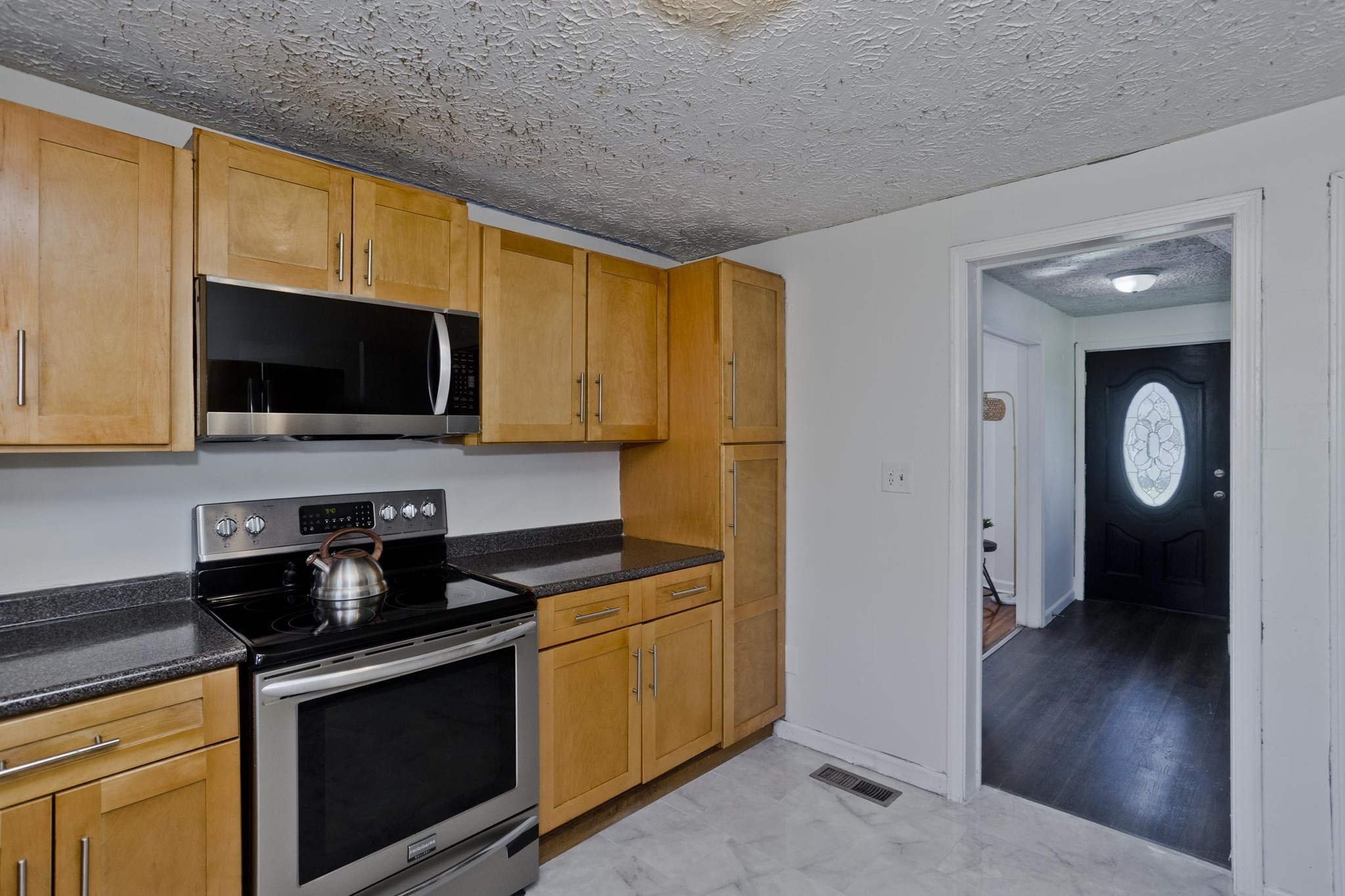 23 Jenness Street Springfield, MA 01104 - Photo 4 of 33 Gallery Image 4