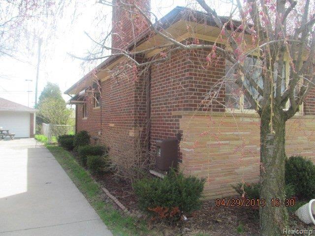 8242 Racine Road Warren, MI 48093 - Photo 2 of 13 racine 002.jpg