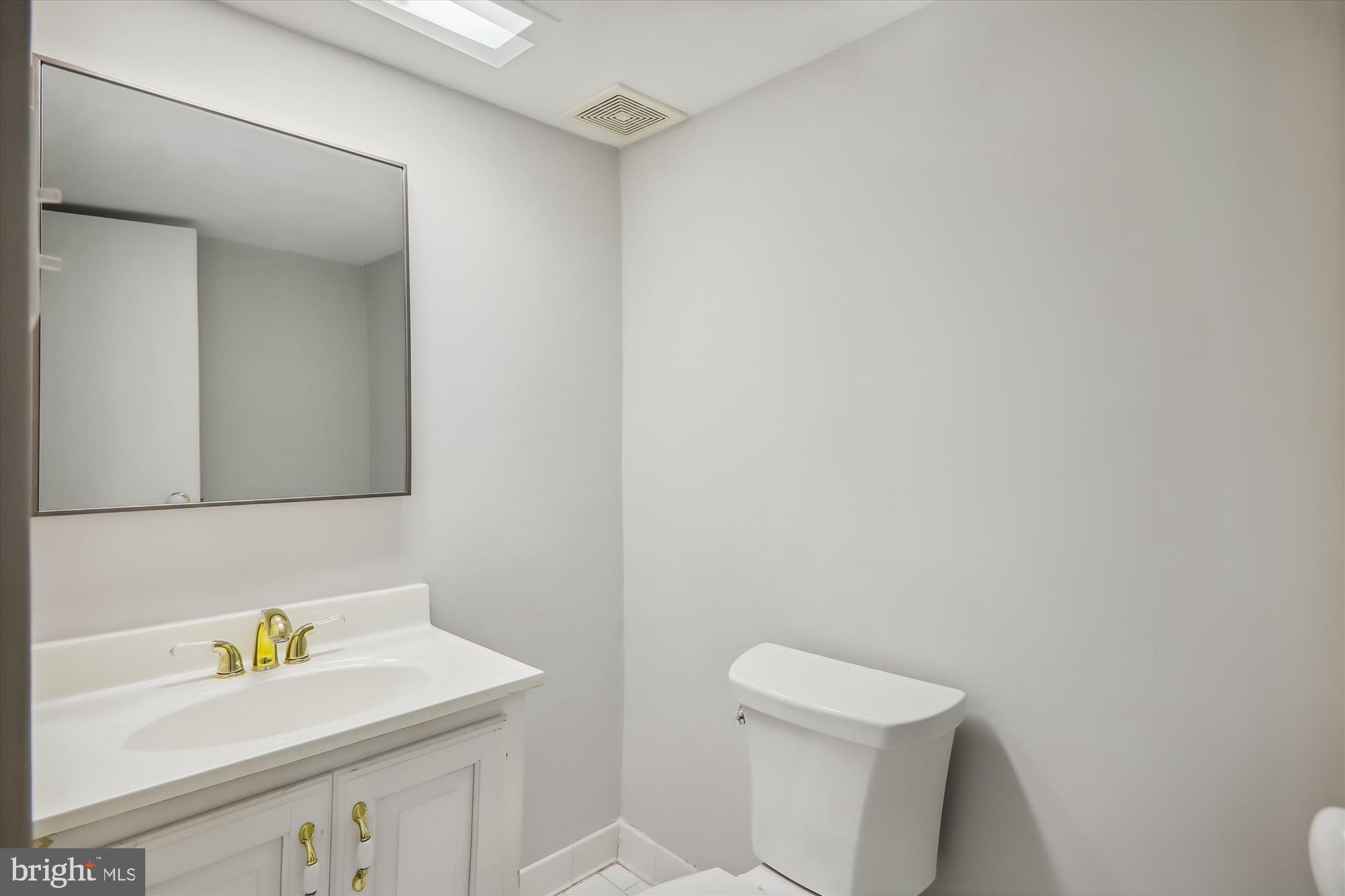 601 Bromley Street Silver Spring, MD 20902 - Photo 25 of 30 Powder Room