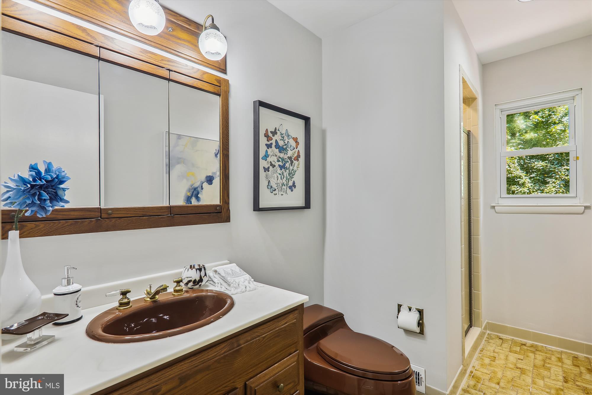 601 Bromley Street Silver Spring, MD 20902 - Photo 5 of 30 Full Bathroom for Office/Bedroom 4