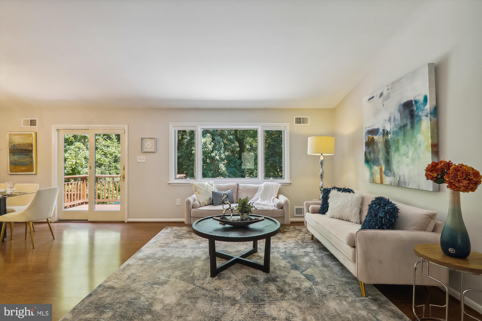 601 Bromley Street Silver Spring, MD 20902 - Photo 7 of 30 Living Room