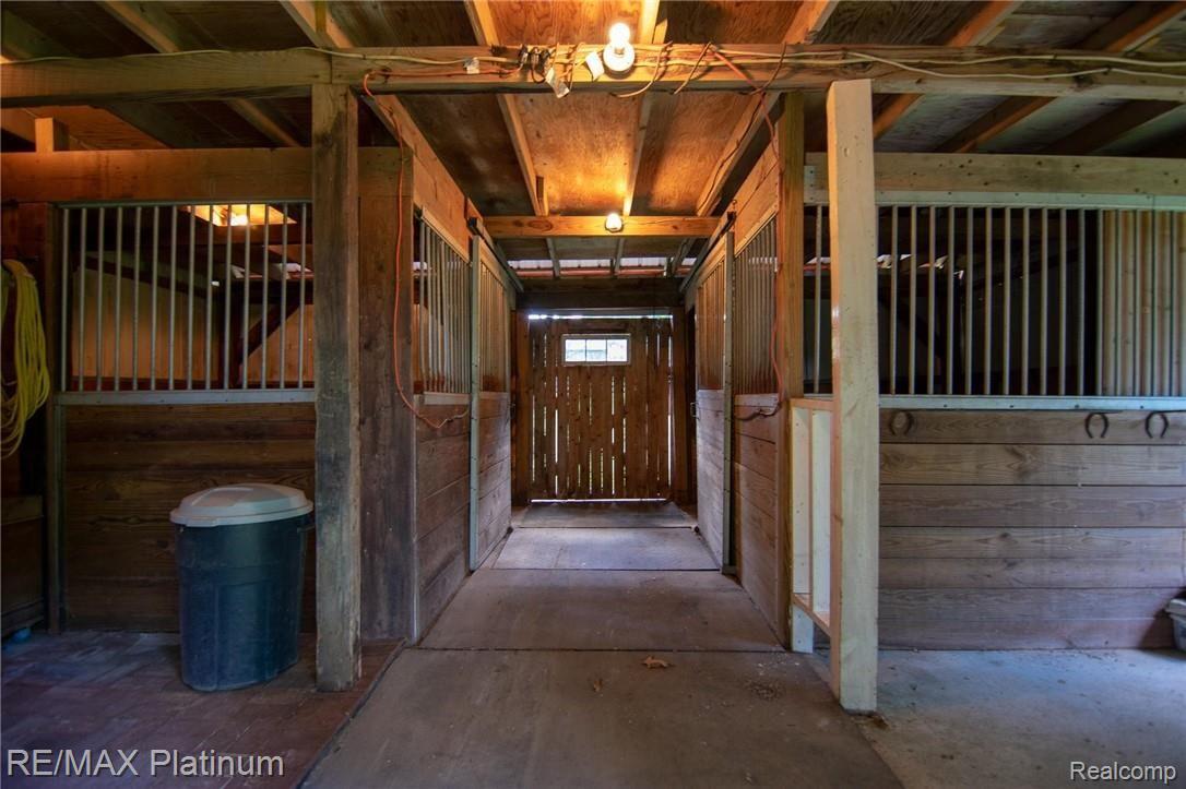 12214 Foley Road Fenton, MI 48430 - Photo 28 of 40 horse barn U.jpg