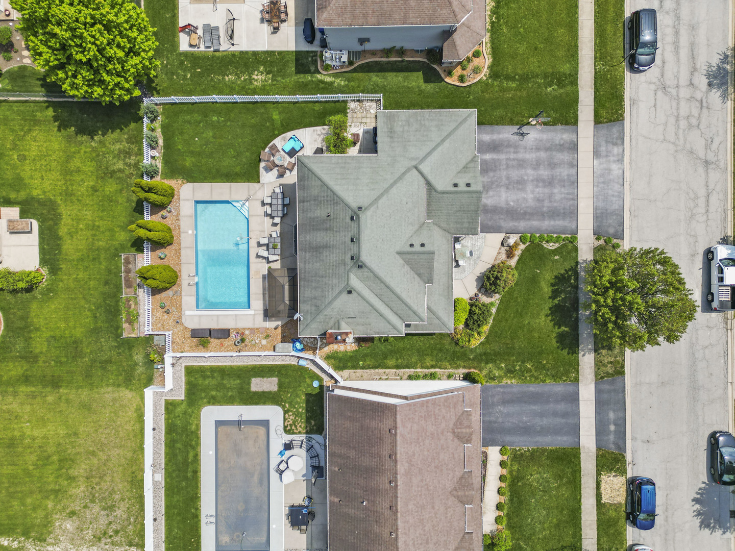 253 Aspen Drive Beecher, IL 60401 - Photo 10 of 17 an aerial view of a house with a garden and plants