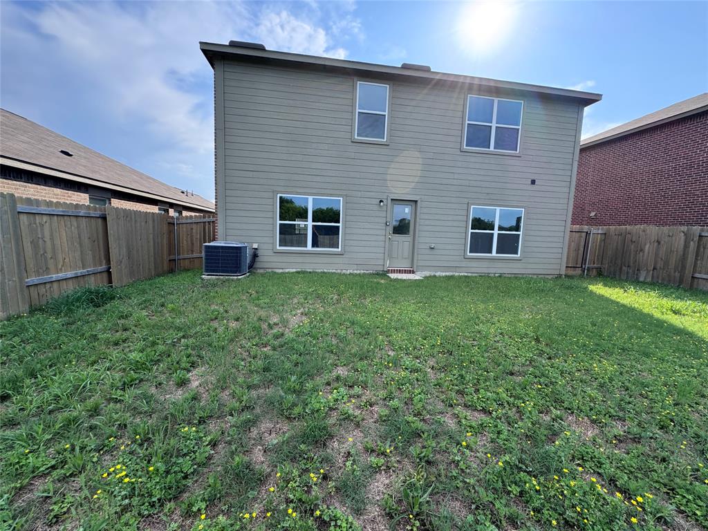 152 Banjo Trail Newark, TX 76071 - Photo 5 of 32