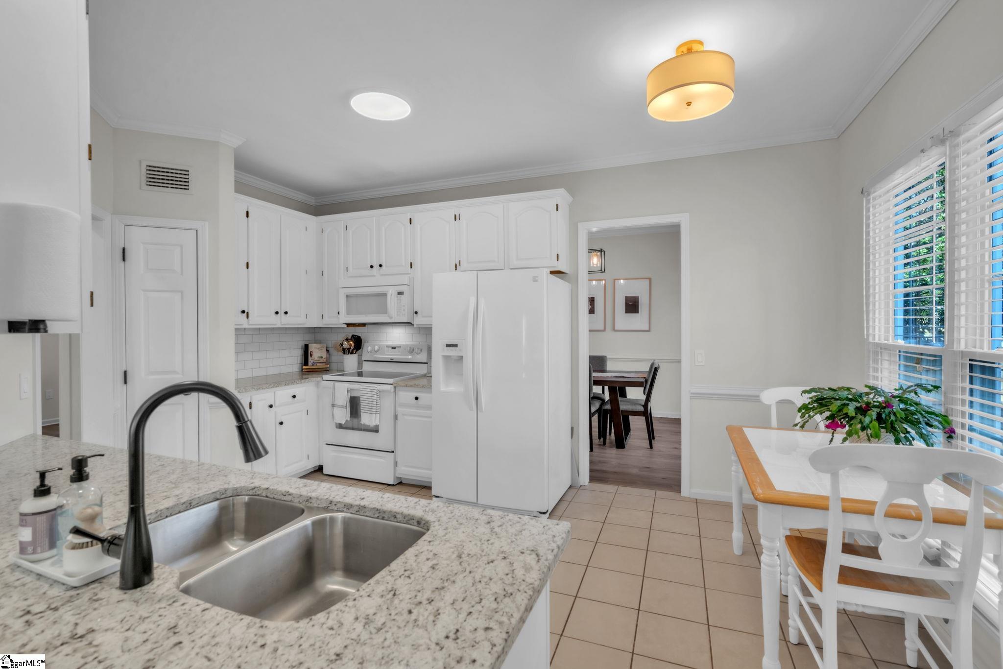 417 Roberts Road Taylors, SC 29687 - Photo 3 of 31