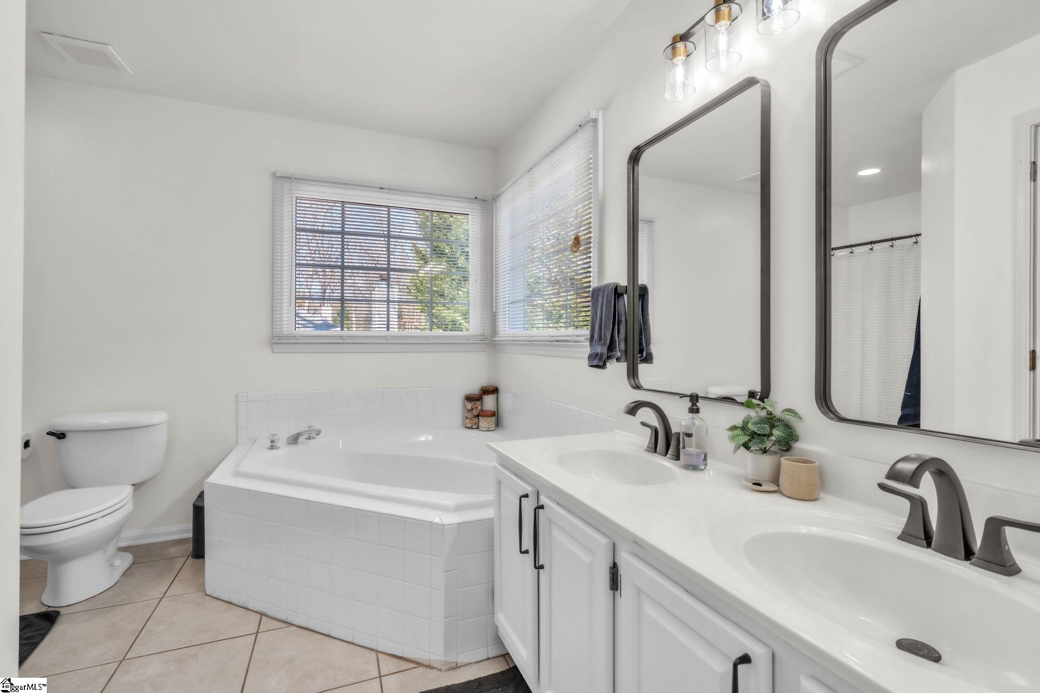 417 Roberts Road Taylors, SC 29687 - Photo 8 of 31