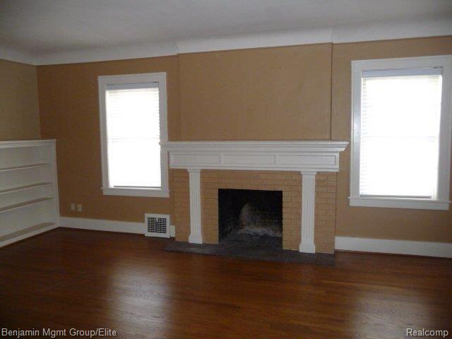 821 Barrington Road Grosse Pointe, MI 48230 - Photo 3 of 9 living room