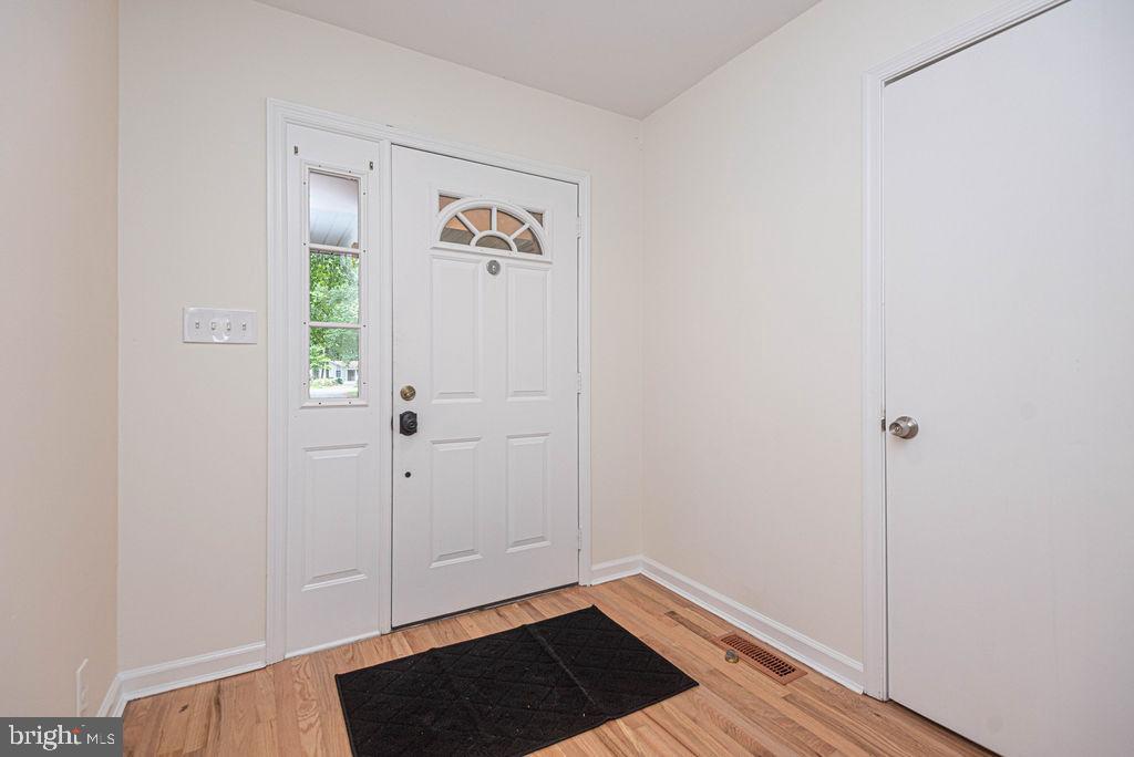 74 Battersea Road Ocean Pines, MD 21811 - Photo 4 of 75 Come in and Visit