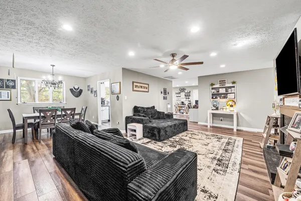 $349,900 | 1112 Black Oak Lane, Hopkinsville, KY 42240