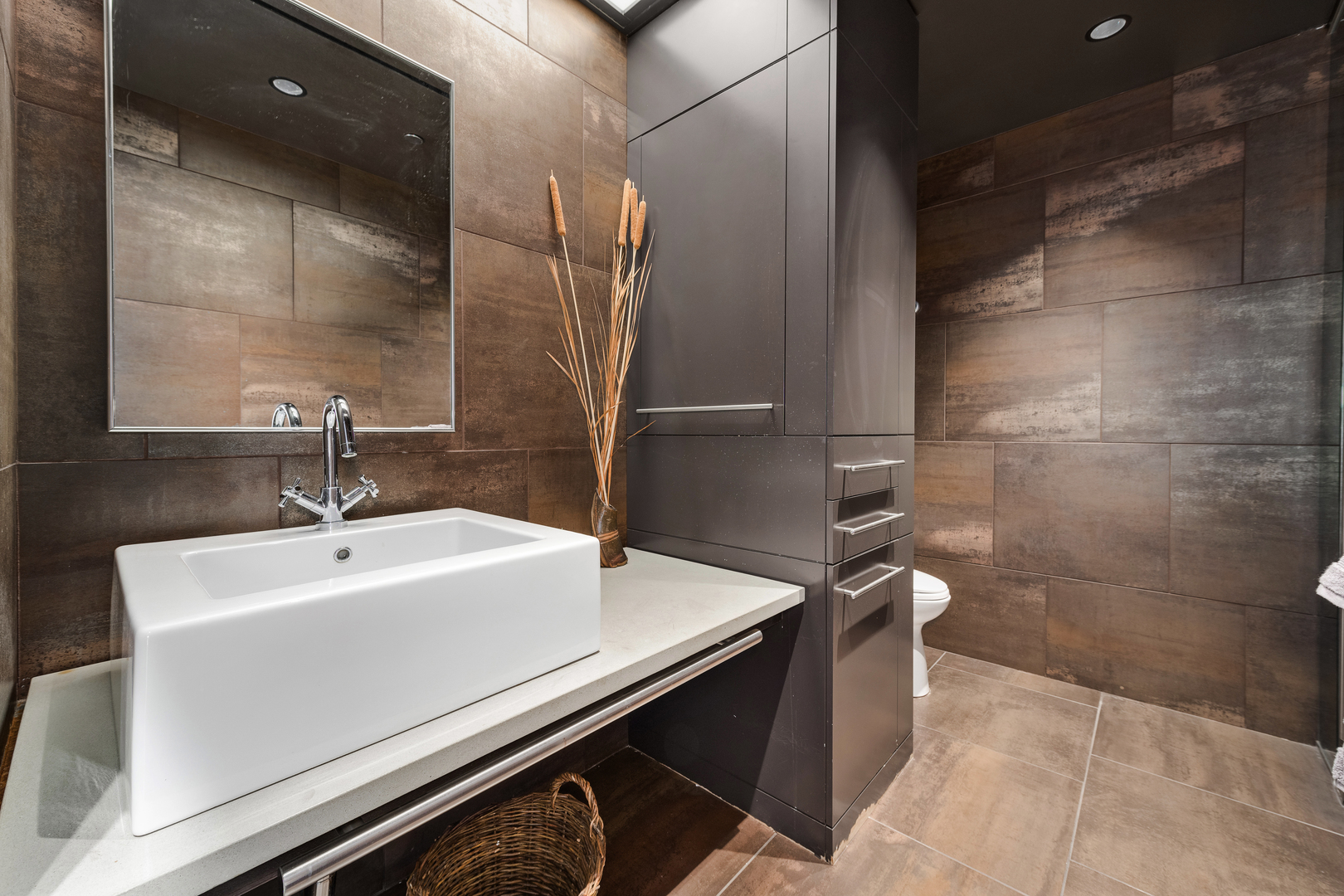 1530 South State Street, Unit 18AB Chicago, IL 60605 - Photo 31 of 54 a bathroom with a sink and mirror