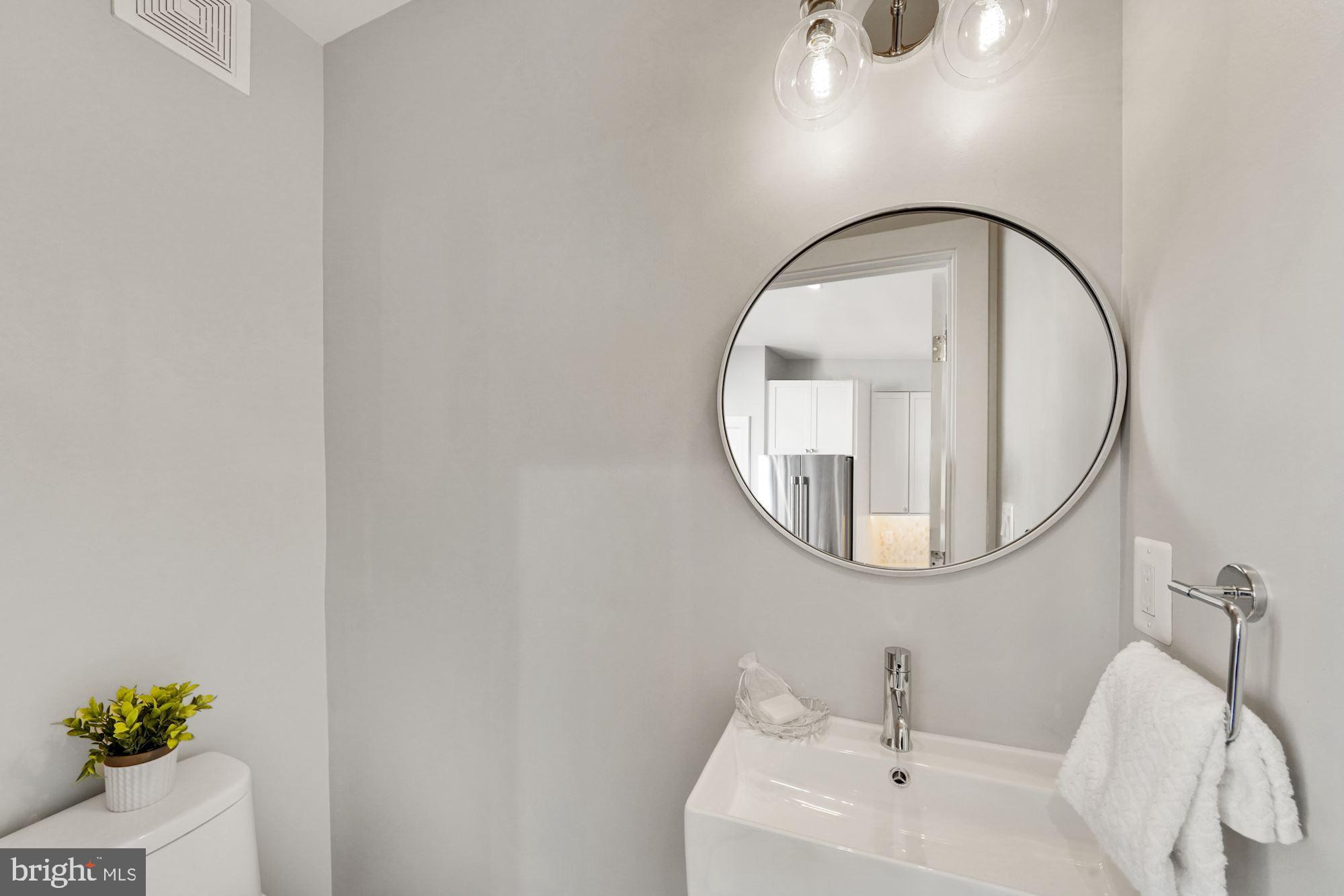 731 Park Road Northwest, Unit A Washington, DC 20010 - Photo 17 of 33 Powder Room