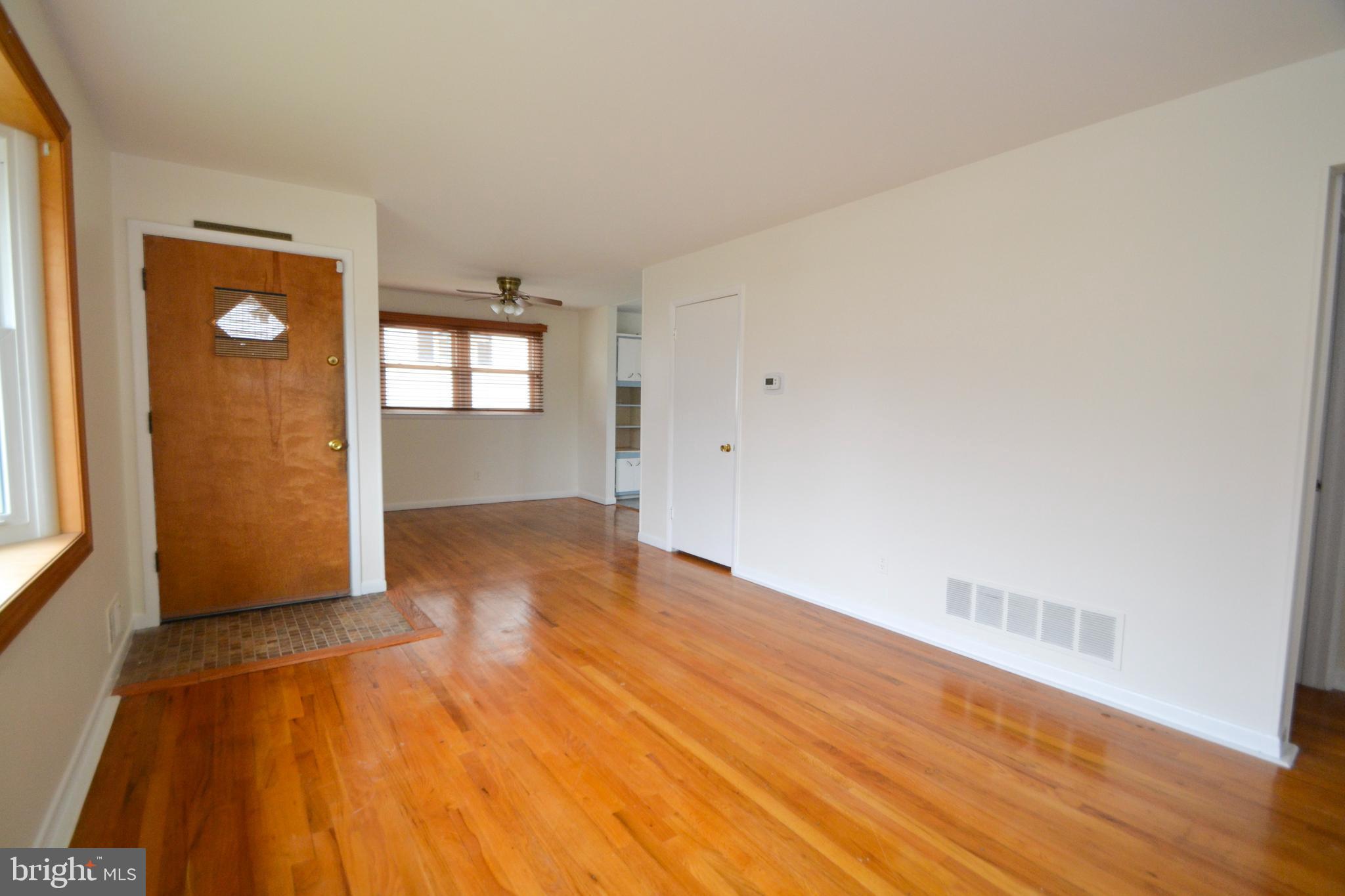 6821 Lenbern Road Gwynn Oak, MD 21207 - Photo 2 of 24 Living room