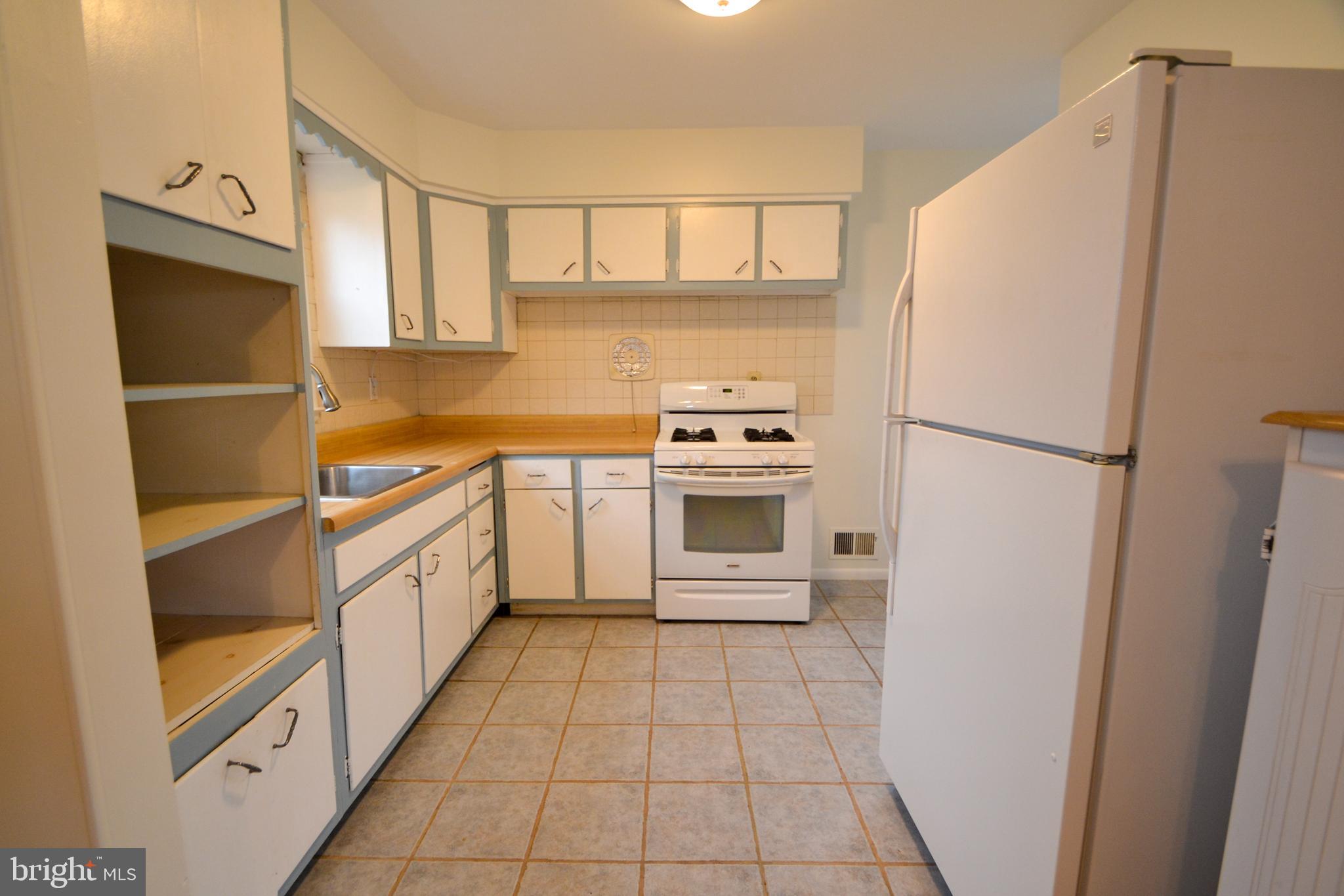 6821 Lenbern Road Gwynn Oak, MD 21207 - Photo 7 of 24 Kitchen