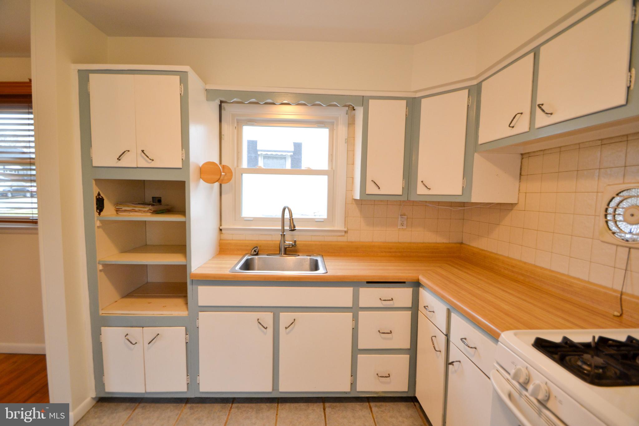 6821 Lenbern Road Gwynn Oak, MD 21207 - Photo 8 of 24 Kitchen