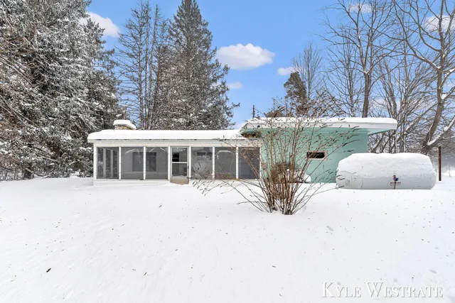 $159,900 | 262 40th Street, Allegan, MI 49010