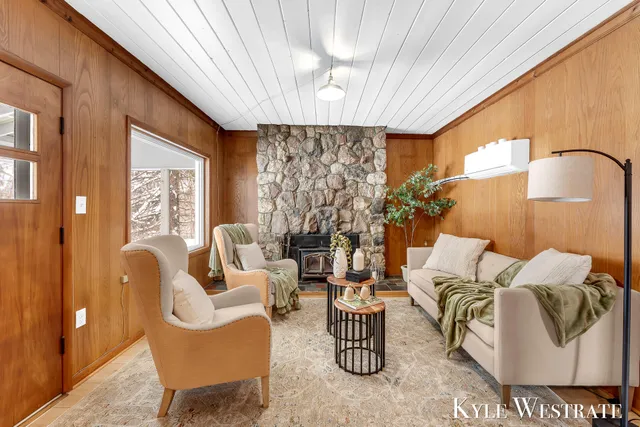 $159,900 | 262 40th Street, Allegan, MI 49010