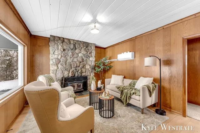 $159,900 | 262 40th Street, Allegan, MI 49010