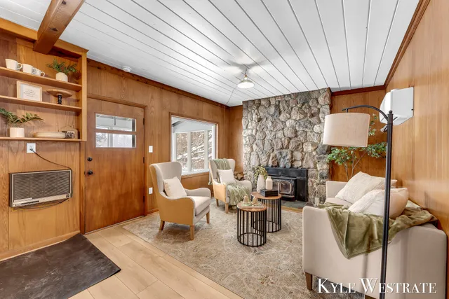 $159,900 | 262 40th Street, Allegan, MI 49010