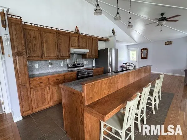 $628,000 | 14290 East Windsong Road, Mount Vernon, IL 62864