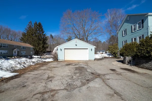 $2,300 | 5 Maple Avenue, Unit 1, North Oxford, MA 01537