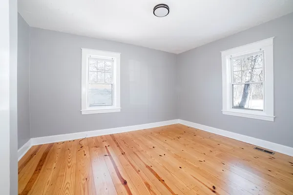 $2,300 | 5 Maple Avenue, Unit 1, North Oxford, MA 01537