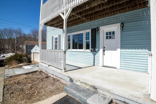 $2,300 | 5 Maple Avenue, Unit 1, North Oxford, MA 01537