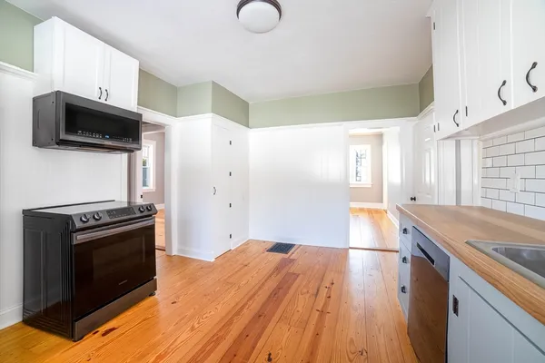 $2,300 | 5 Maple Avenue, Unit 1, North Oxford, MA 01537